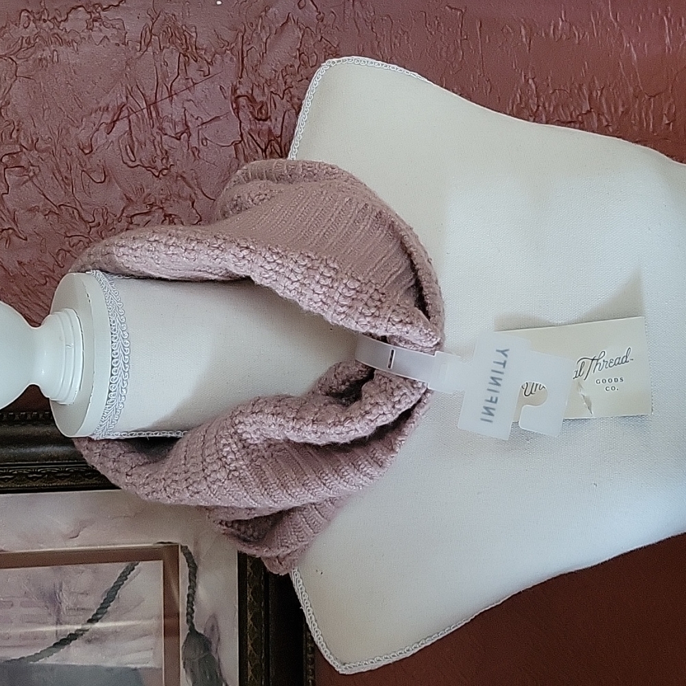 Infinity♾️ Scarf, neck warmer super soft mauve Brand New